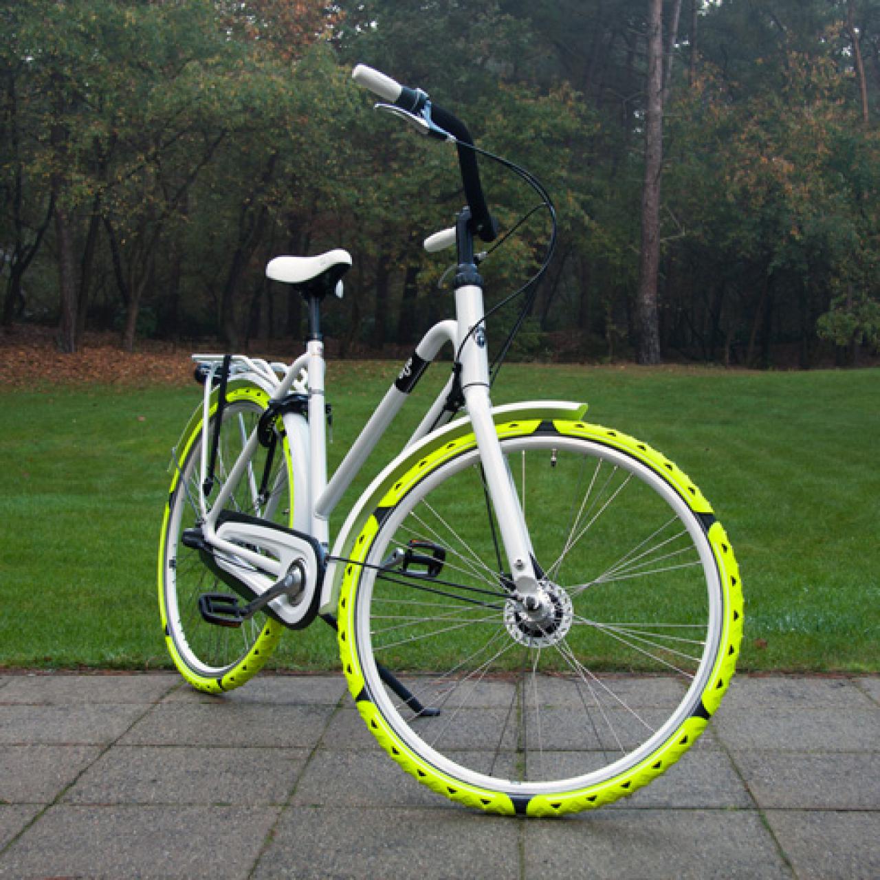 Bicycle store snow chains